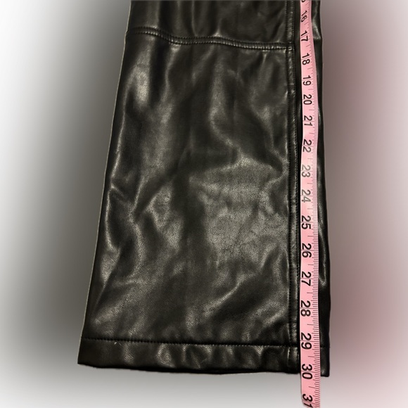 Abercrombie & Fitch Faux Leather 90s Relaxed Cargo Pants - Picture 6 of 9